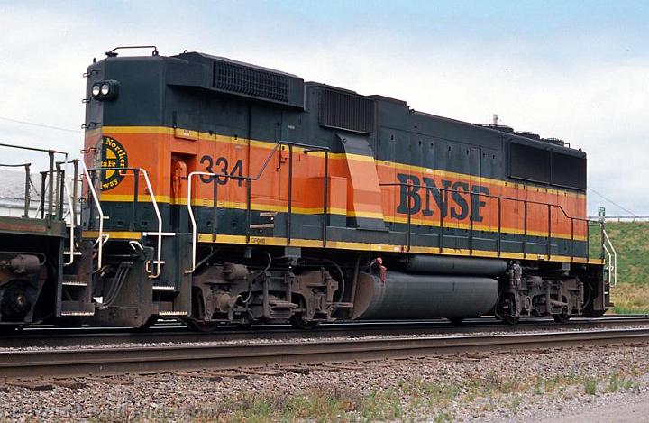 BNSF 334 GP60B.jpg